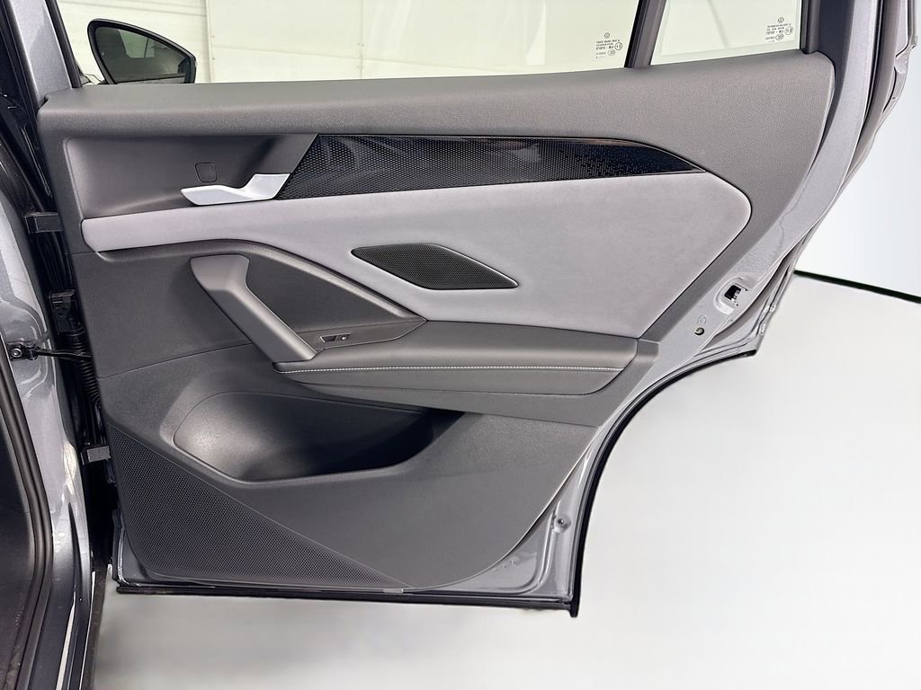 New 2026 Volkswagen Tiguan SE R-Line image 25