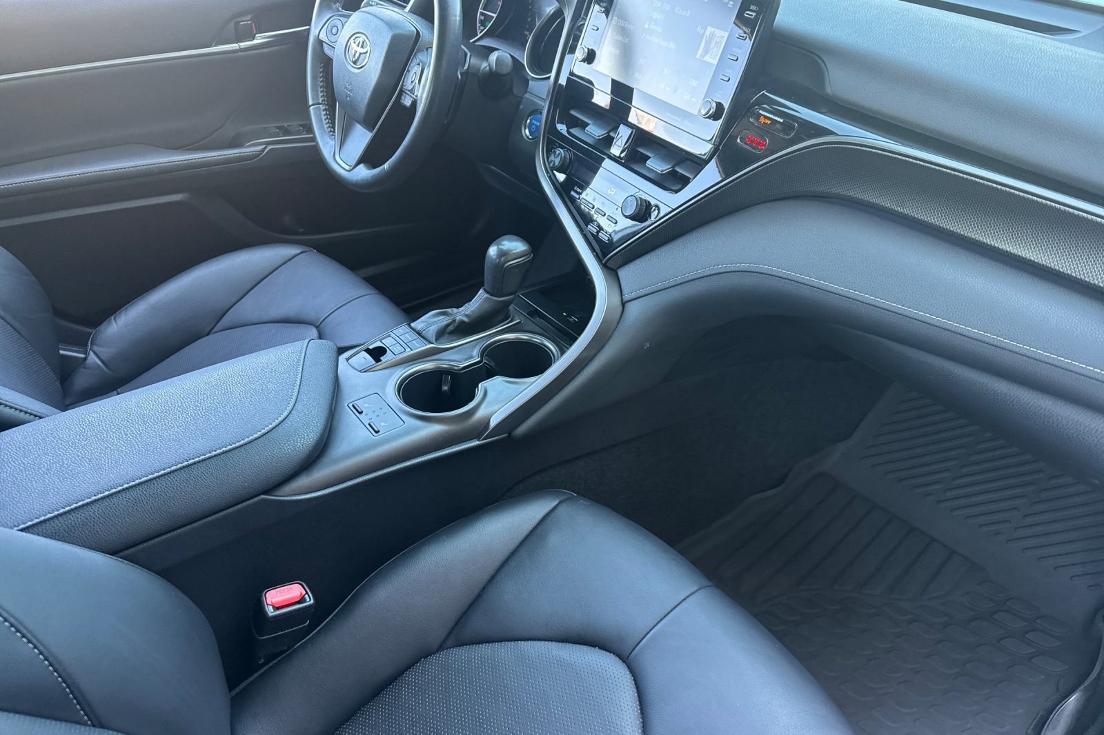 Certified 2022 Toyota Camry XSE FWD image 31