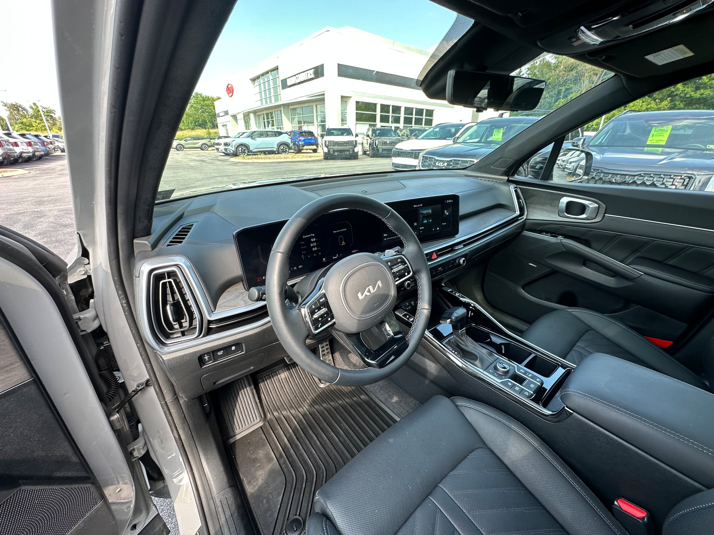 Used 2025 Kia Sorento SX Prestige AWD/4WD image 31