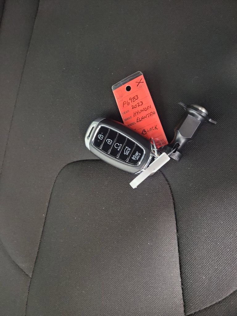 Used 2023 Hyundai Elantra Blue image 26