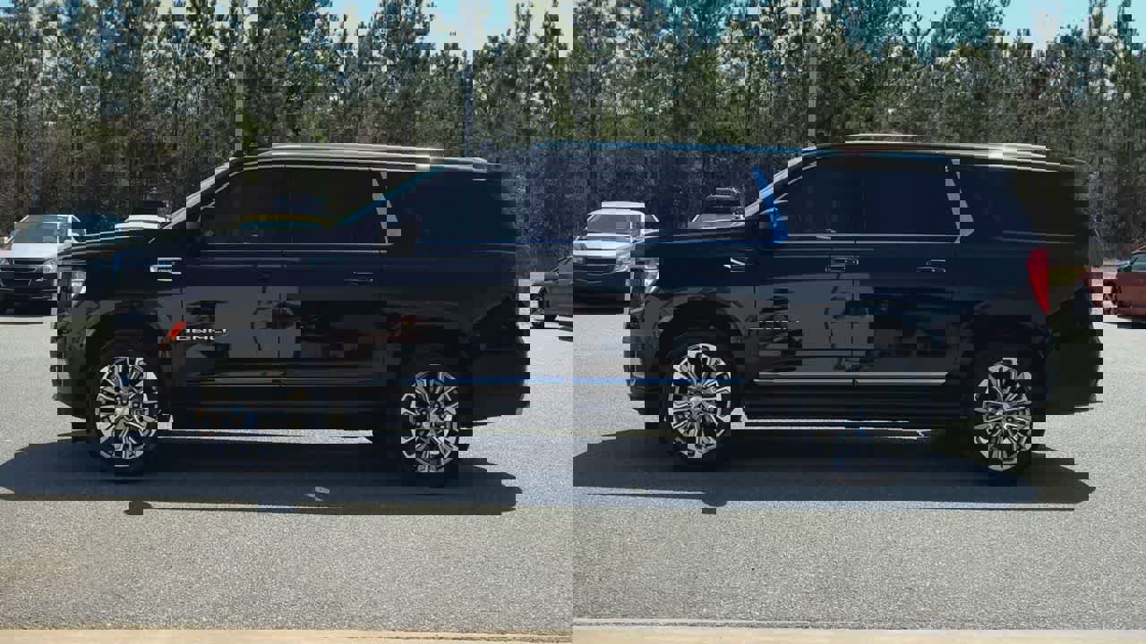 Used 2022 GMC Yukon XL Denali image 5