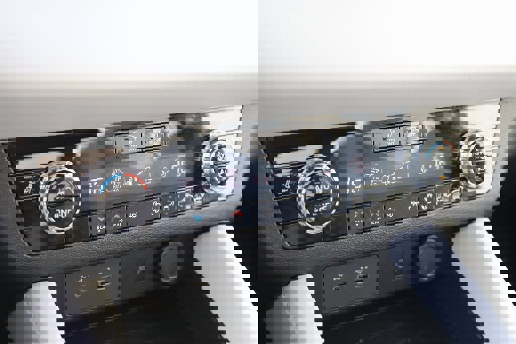 Used 2023 Mitsubishi Outlander SEL image 25