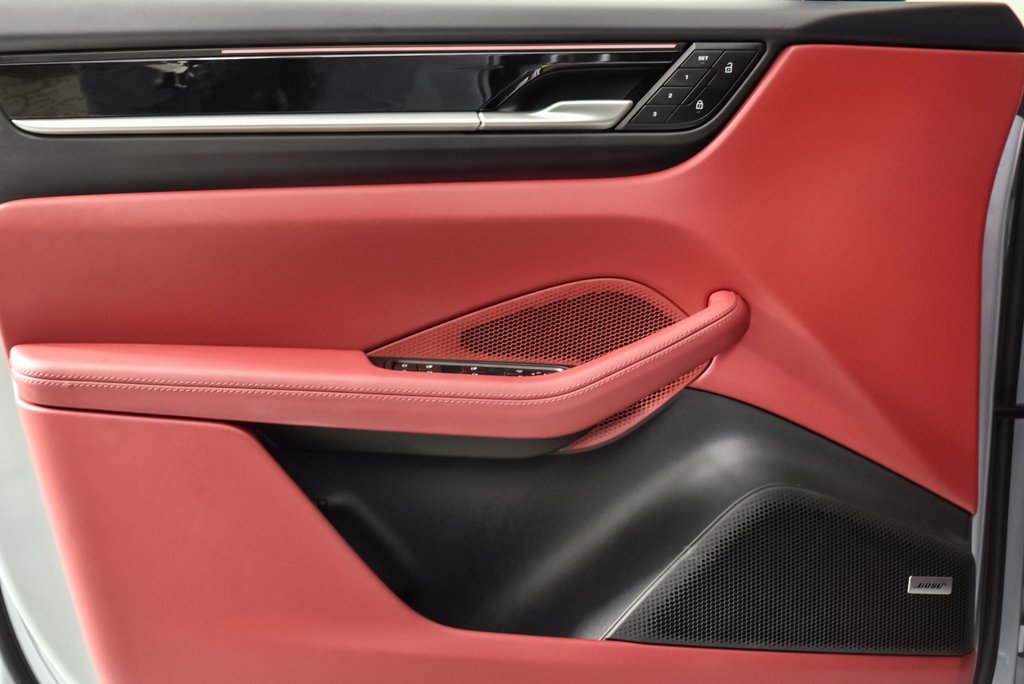 Certified 2025 Porsche Macan 4S Electric w/ Premium Package image 6