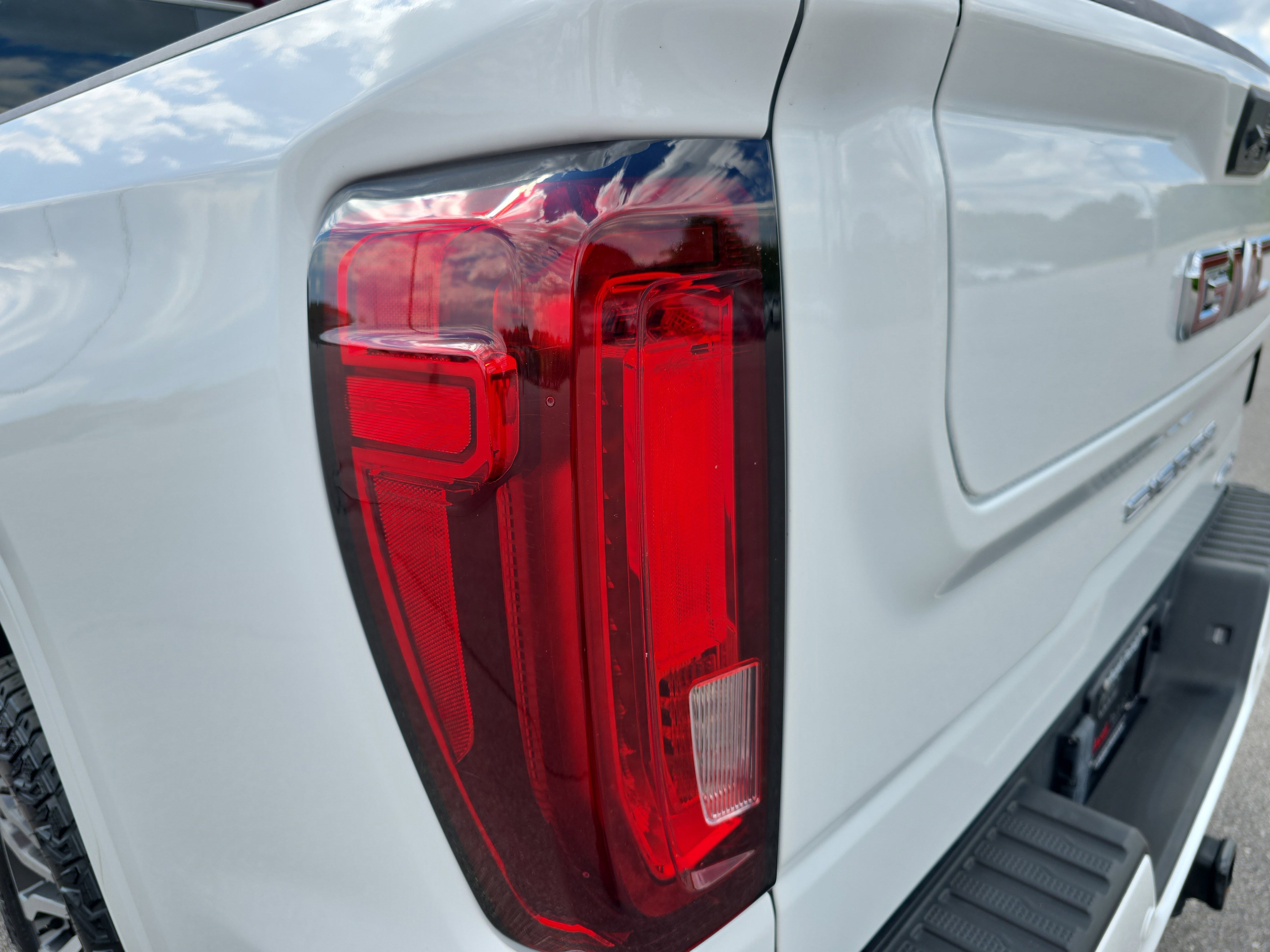 Used 2023 GMC Sierra 1500 AT4 w/ AT4 Premium Package AWD/4WD image 32