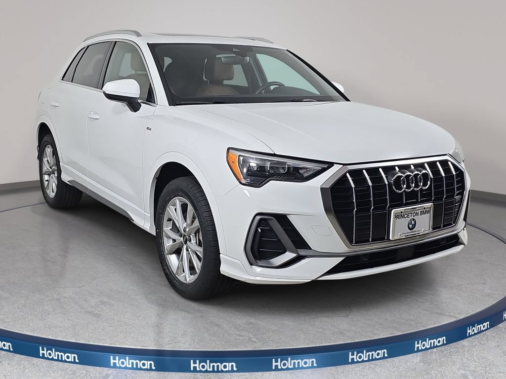 Used 2022 Audi Q3 2.0T Premium w/ Convenience Package AWD/4WD image 4