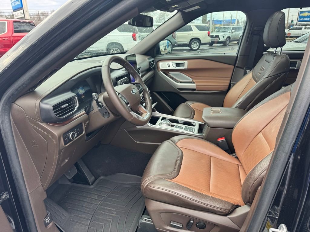 Used 2023 Ford Explorer King Ranch w/ Technology Package image 9