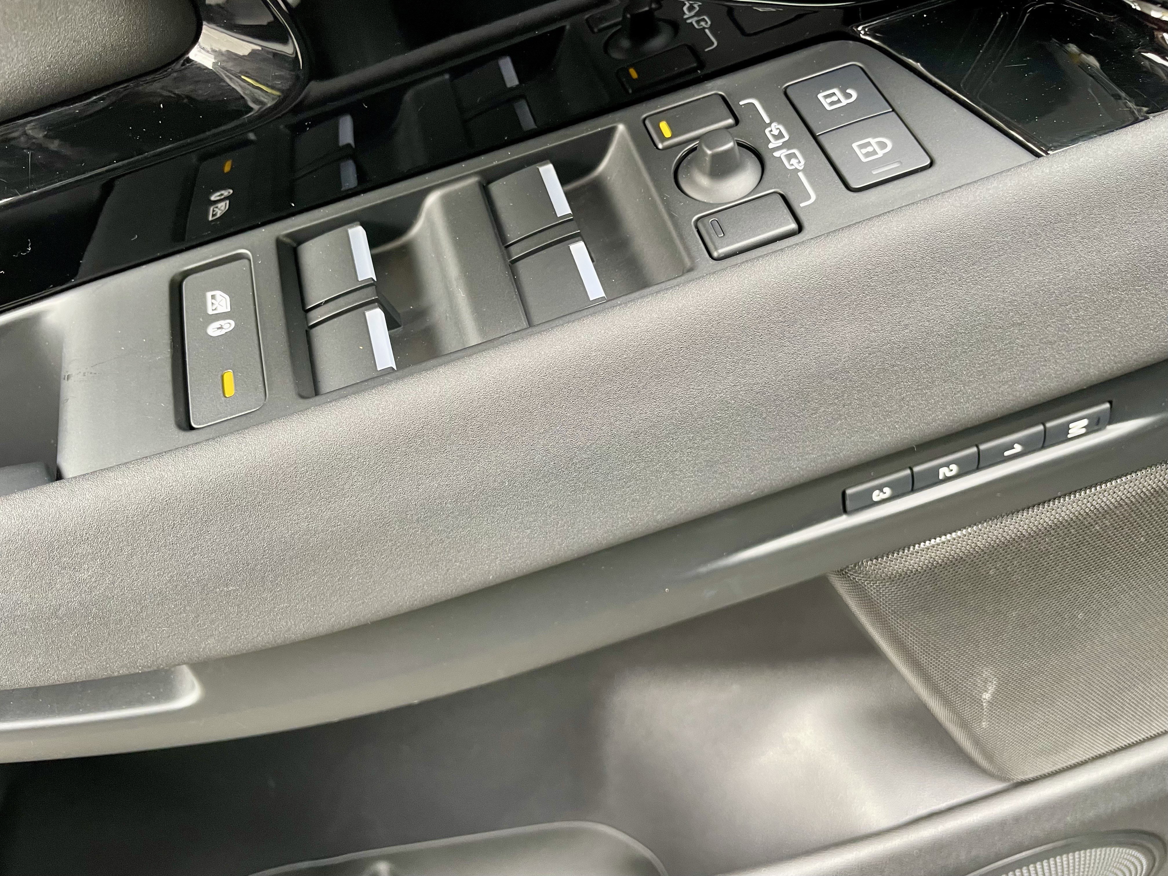 Certified 2024 Land Rover Range Rover Evoque Dynamic SE image 11