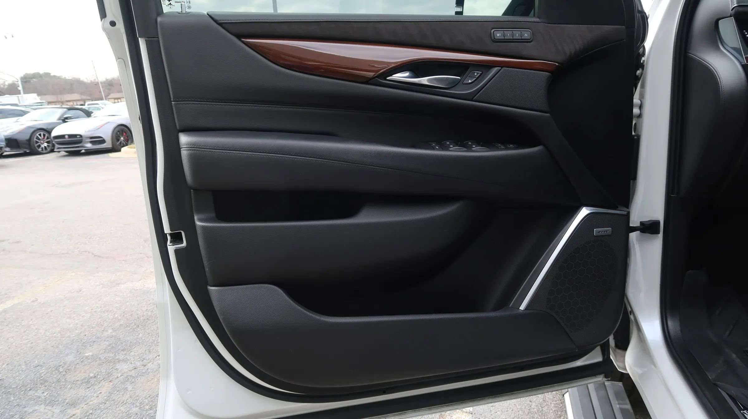 Used 2018 Cadillac Escalade Premium Luxury AWD/4WD image 48