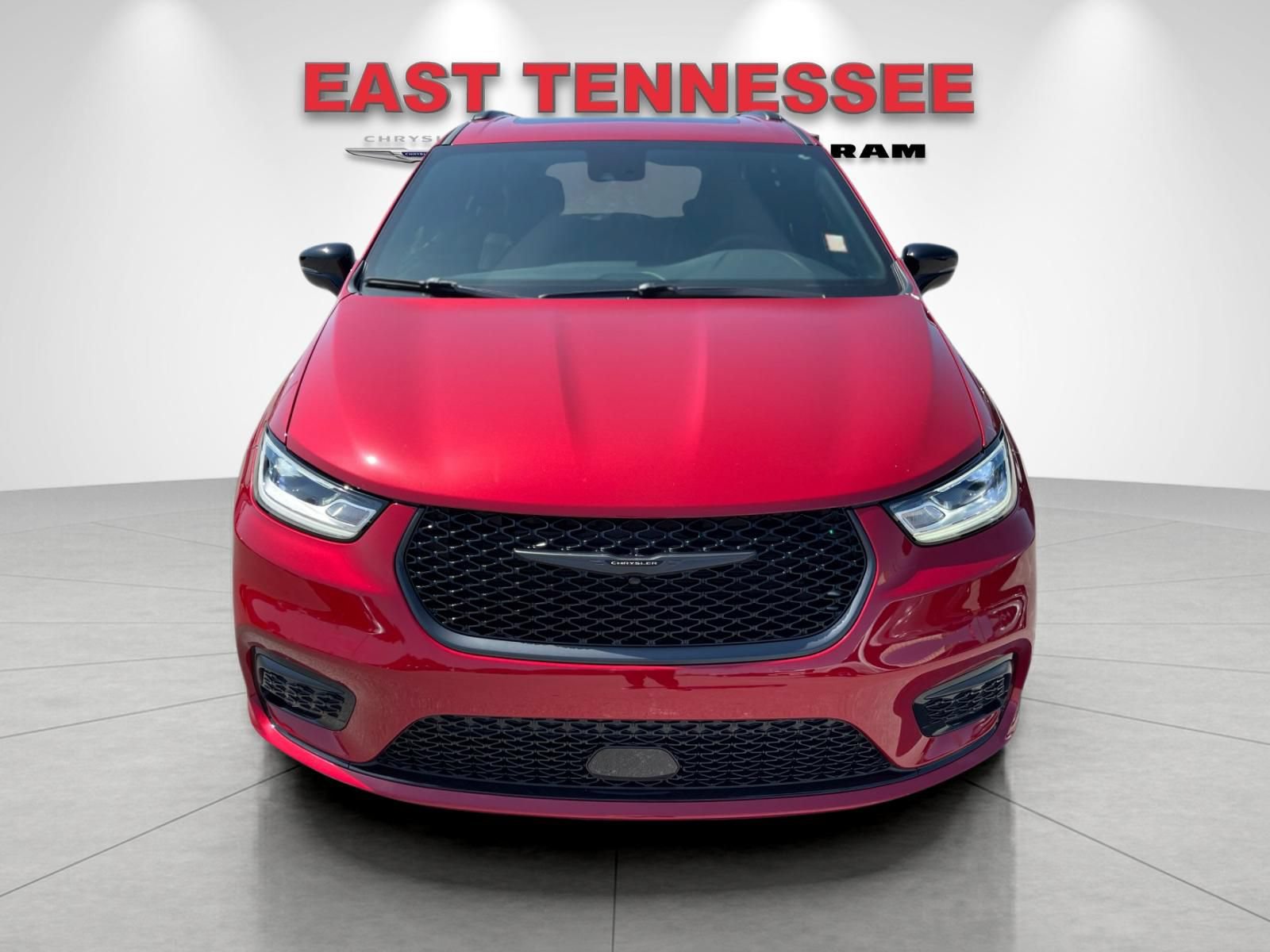 Used 2026 Chrysler Pacifica Limited w/ S Appearance Package FWD image 9