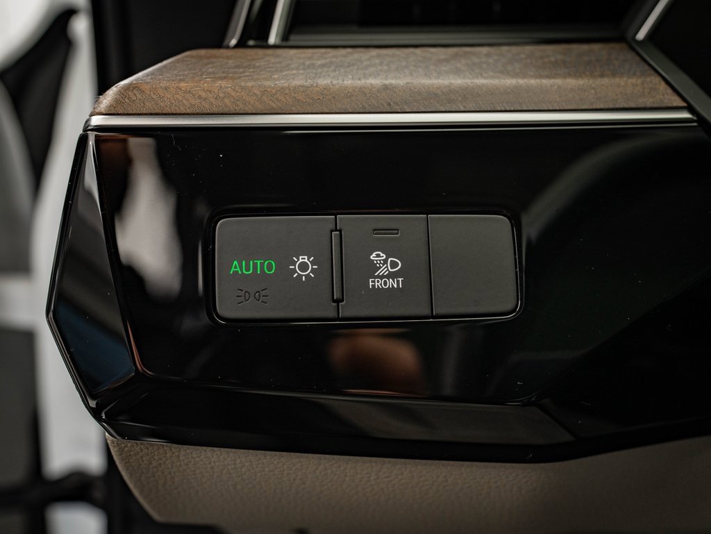 Used 2021 Audi e-tron Premium w/ Convenience Plus Package image 40