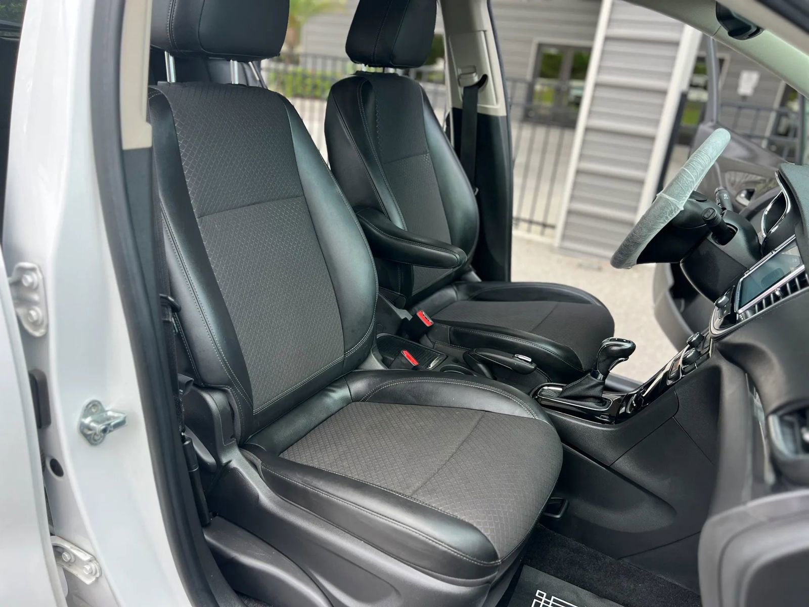 Used 2020 Buick Encore Preferred FWD image 14