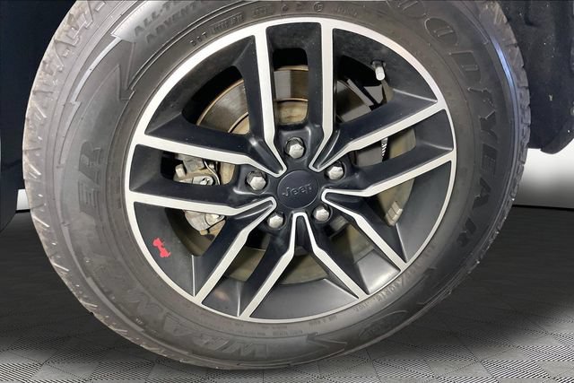 Used 2020 Jeep Grand Cherokee Trailhawk w/ Trailhawk Luxury Group AWD/4WD image 16
