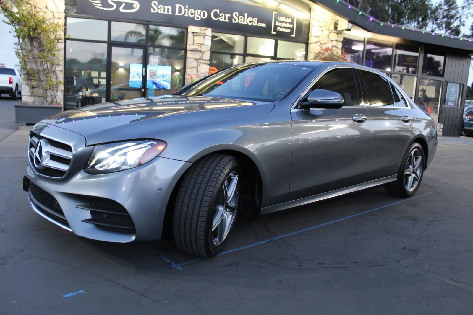 Used 2017 Mercedes-Benz E 300 image 1