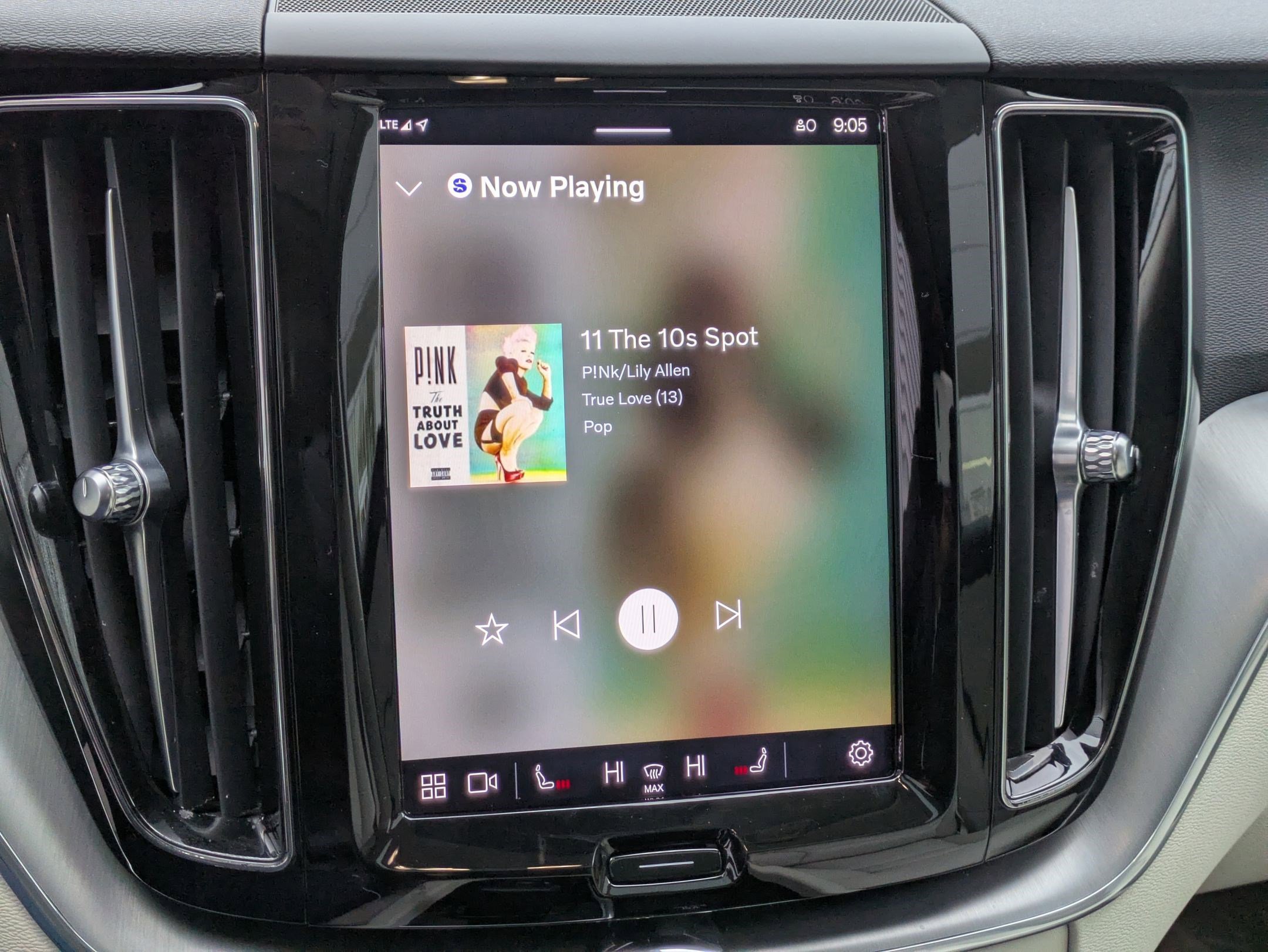 Certified 2023 Volvo XC60 B5 Core image 19