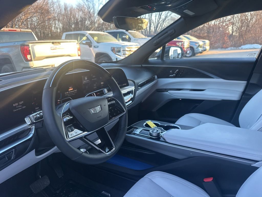 Used 2025 Cadillac Lyriq Luxury image 16