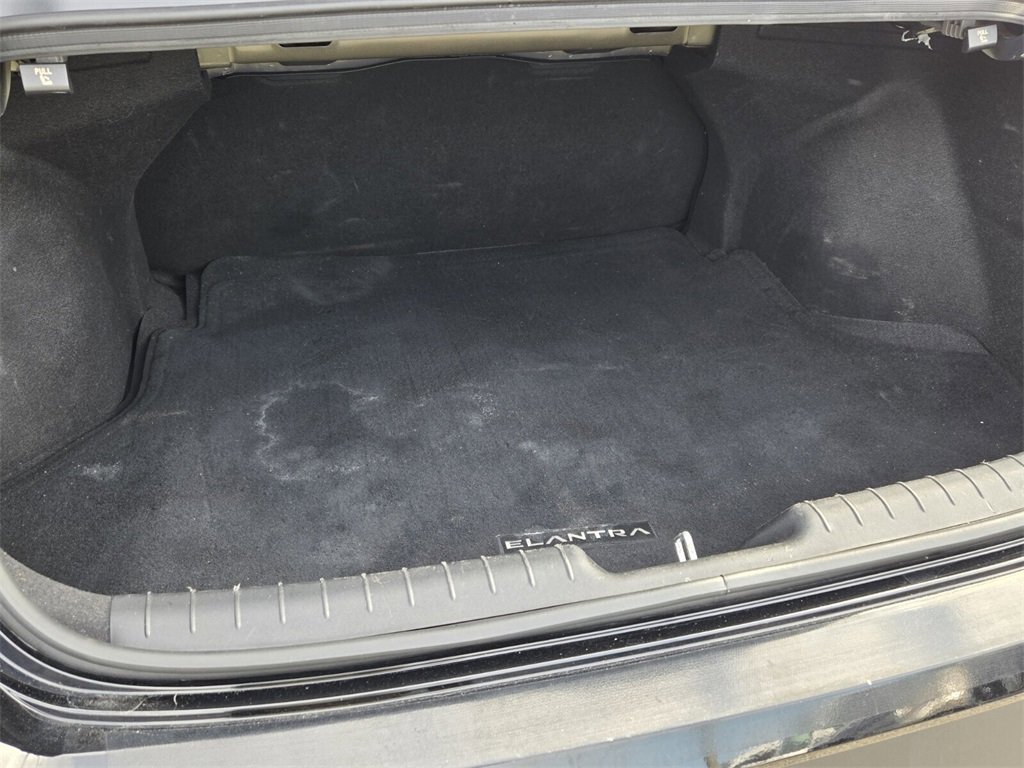 Certified 2025 Hyundai Elantra SE image 14