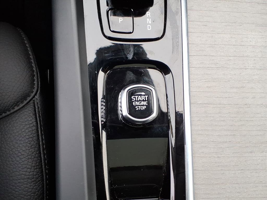 Certified 2025 Volvo XC60 B5 Plus image 25