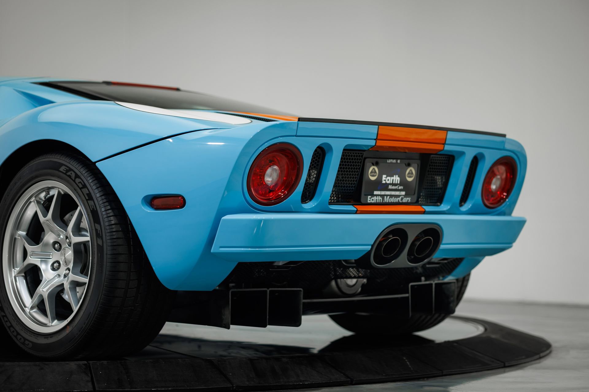 Used 2006 Ford GT RWD image 28
