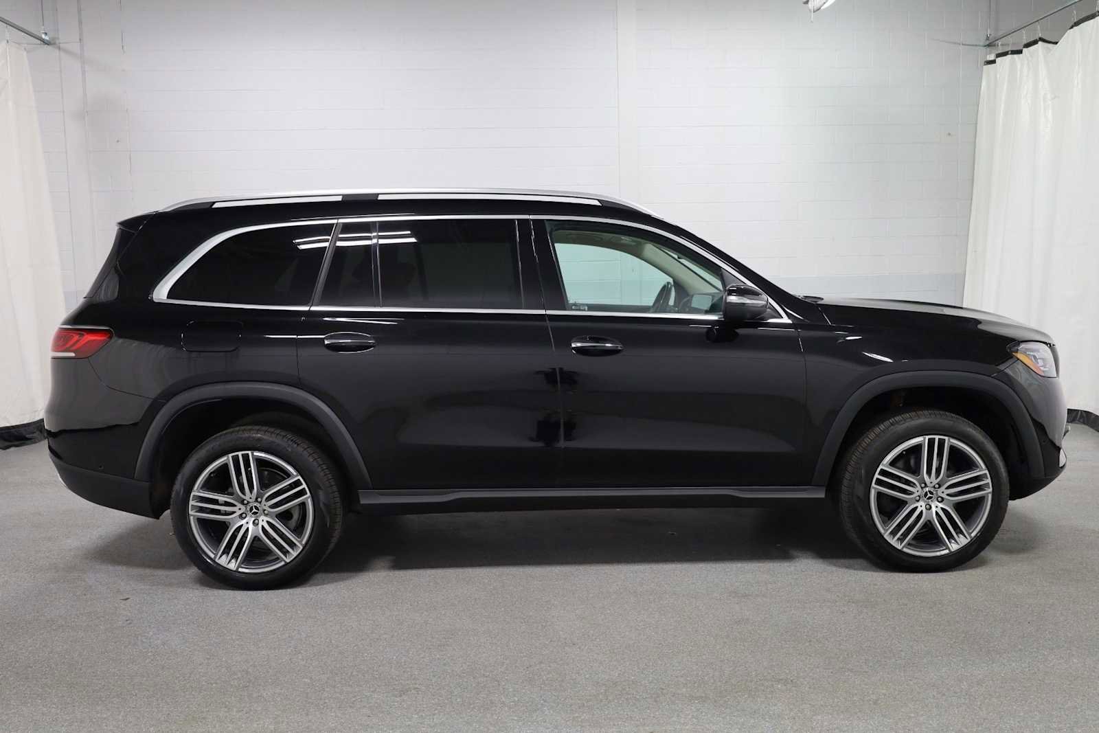 Used 2022 Mercedes-Benz GLS 450 4MATIC image 10