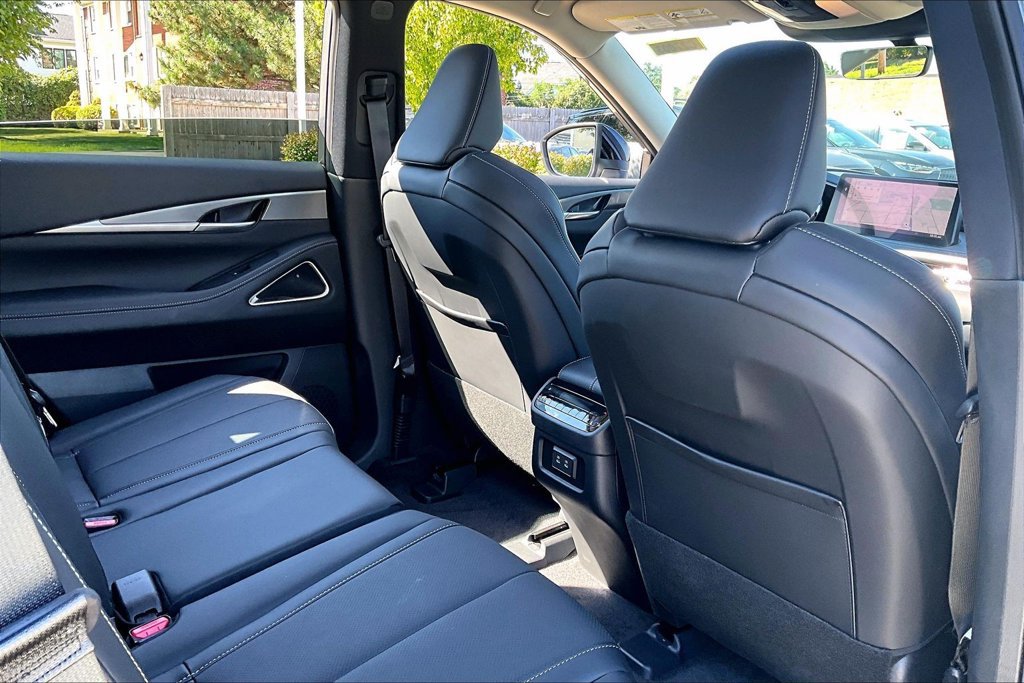Certified 2027 INFINITI QX60 Luxe w/ Cargo Package AWD/4WD image 29