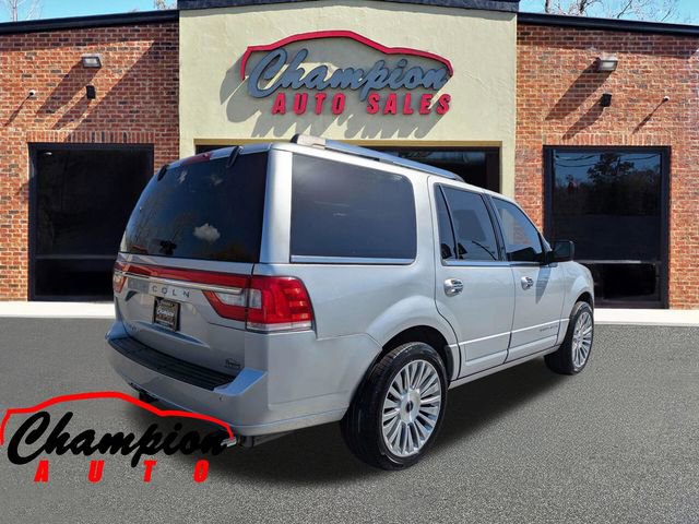 Used 2017 Lincoln Navigator Select image 4