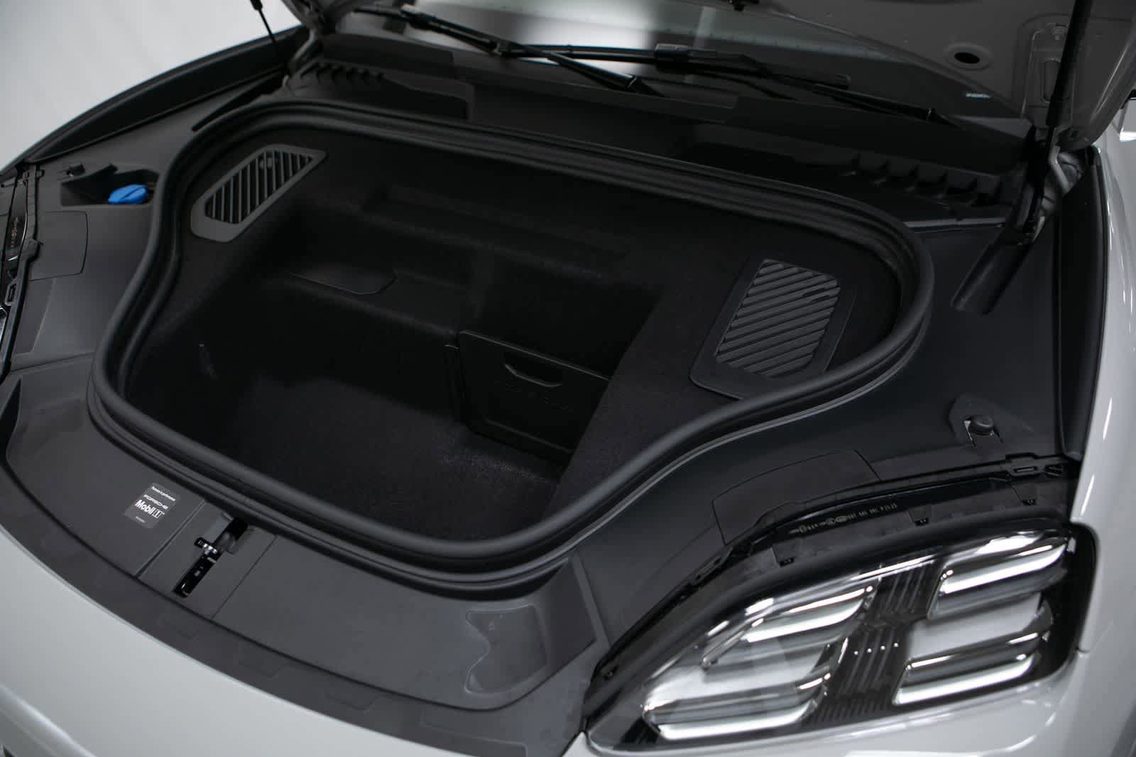 New 2026 Porsche Macan Electric RWD image 38