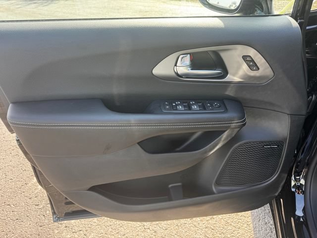 New 2027 Chrysler Pacifica Limited AWD/4WD image 21