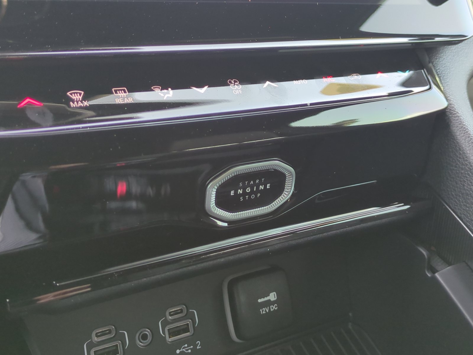 New 2026 Jeep Grand Cherokee Altitude AWD/4WD image 30