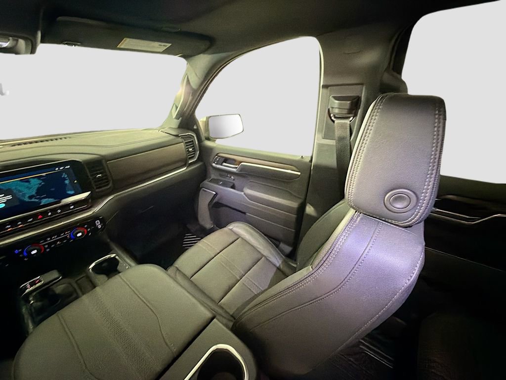 Used 2025 Chevrolet Silverado 1500 High Country w/ Technology Package image 27