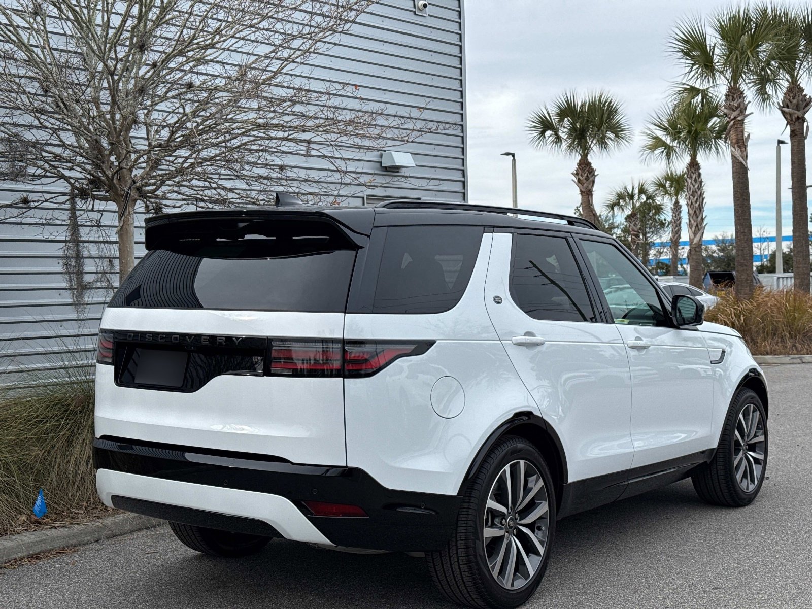 Certified 2025 Land Rover Discovery Dynamic SE image 5