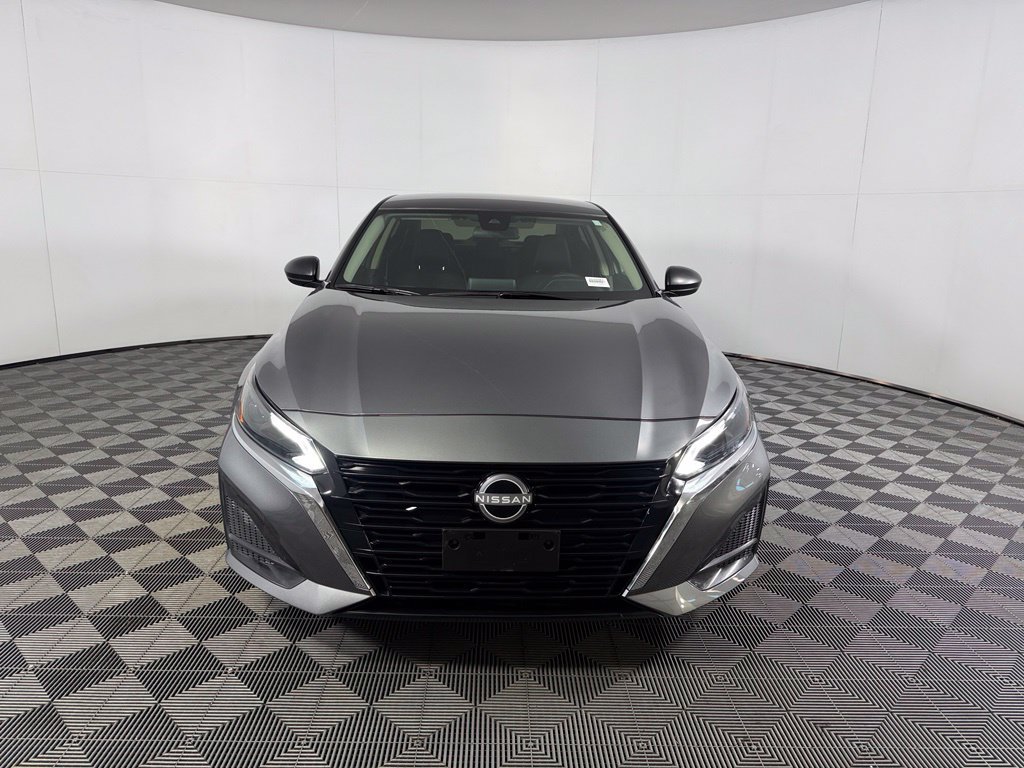Used 2025 Nissan Altima 2.5 SV FWD image 2