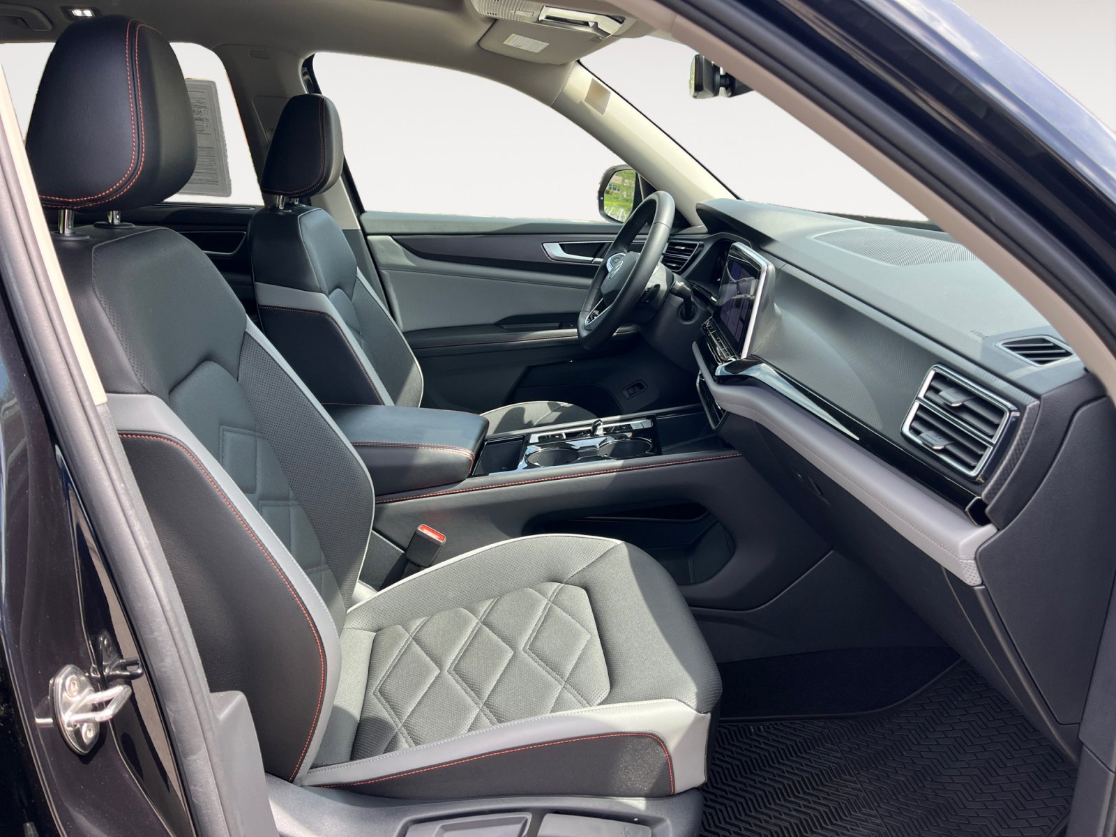 Certified 2024 Volkswagen Atlas Peak Edition SE AWD/4WD image 16