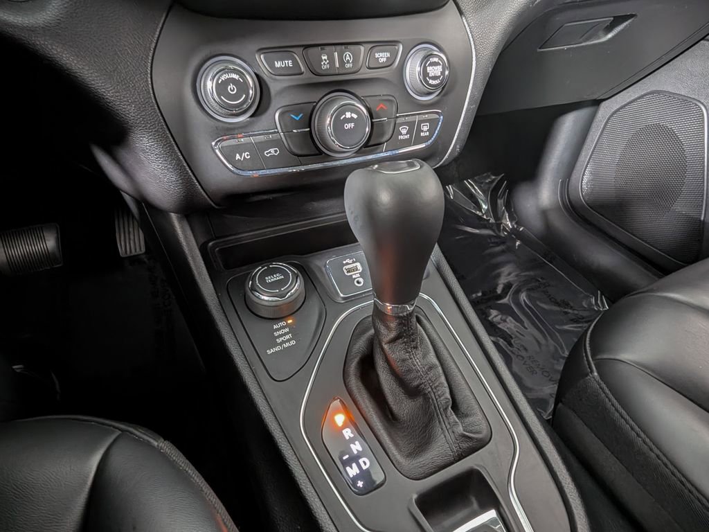 Used 2020 Jeep Cherokee Latitude Plus image 34