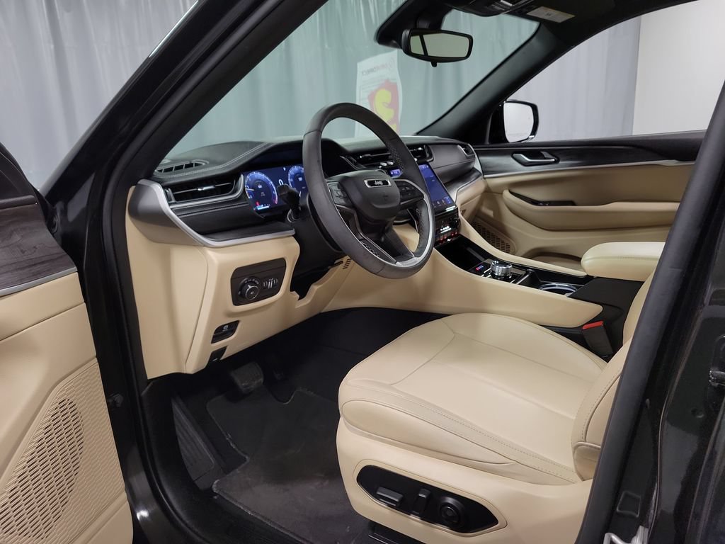 Used 2024 Jeep Grand Cherokee Limited AWD/4WD image 12