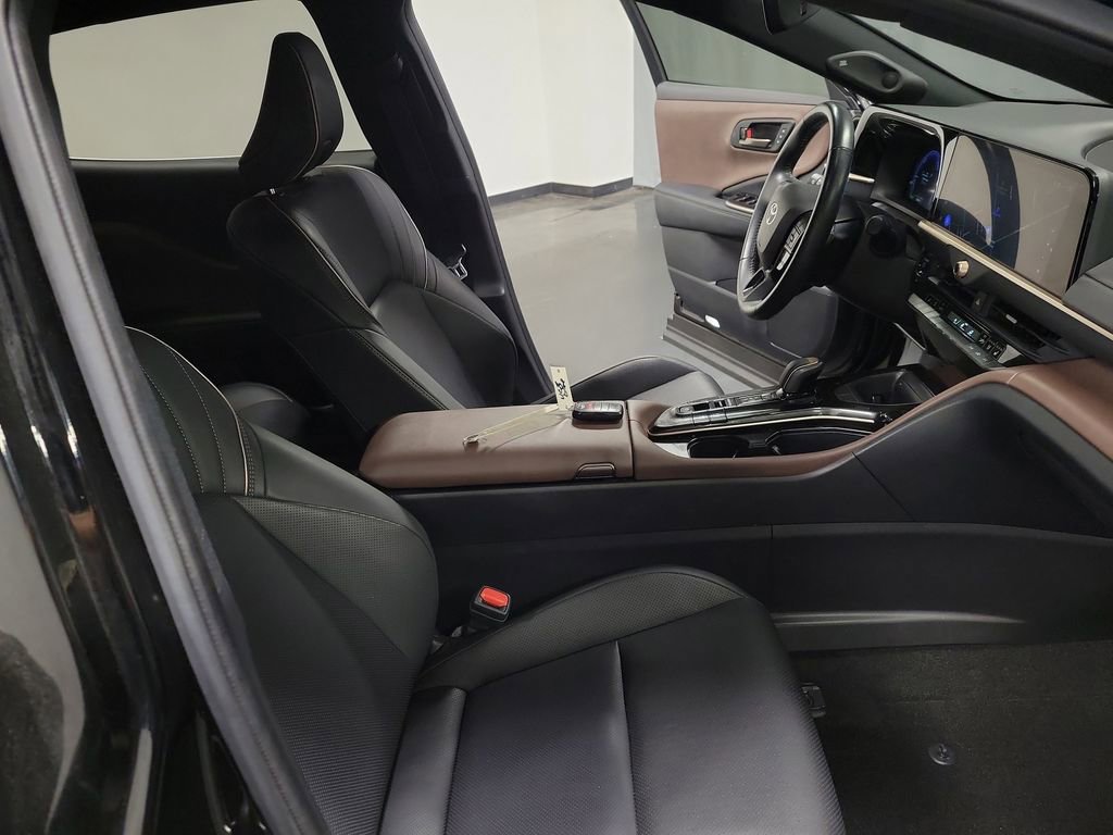 Used 2024 Toyota Crown AWD/4WD image 22