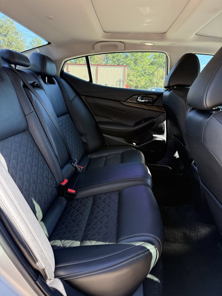 Used 2017 Nissan Maxima Platinum FWD image 32