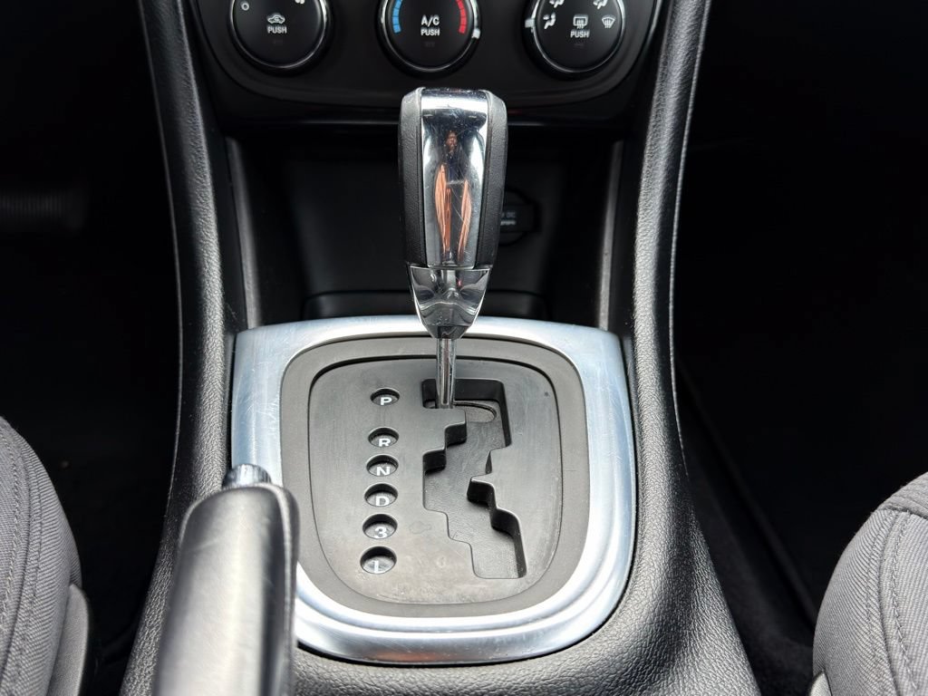 Used 2014 Chrysler 200 LX FWD image 3