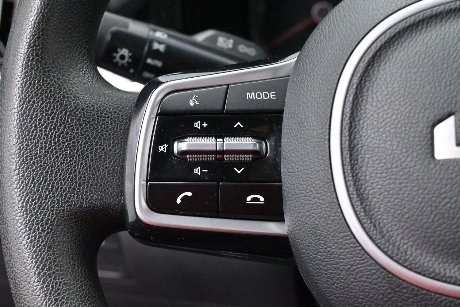 Used 2022 Kia Sorento LX FWD image 16