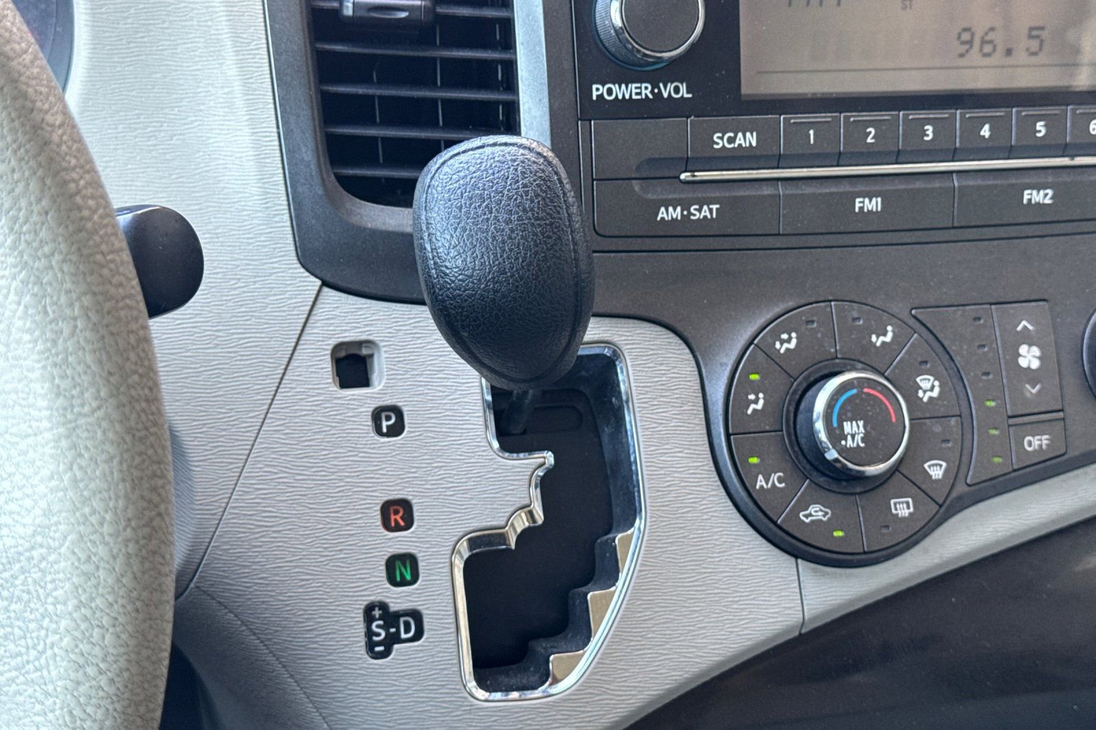 Used 2012 Toyota Sienna w/ Towing Pkg FWD image 20