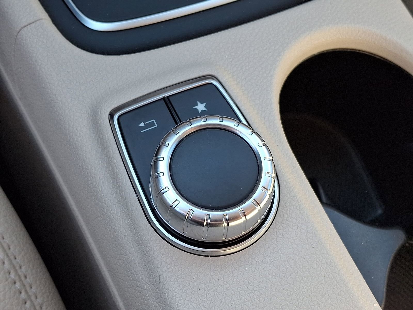 Used 2018 Mercedes-Benz GLA 250 4MATIC image 23