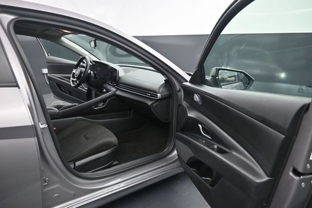 Used 2024 Hyundai Elantra SEL FWD image 31