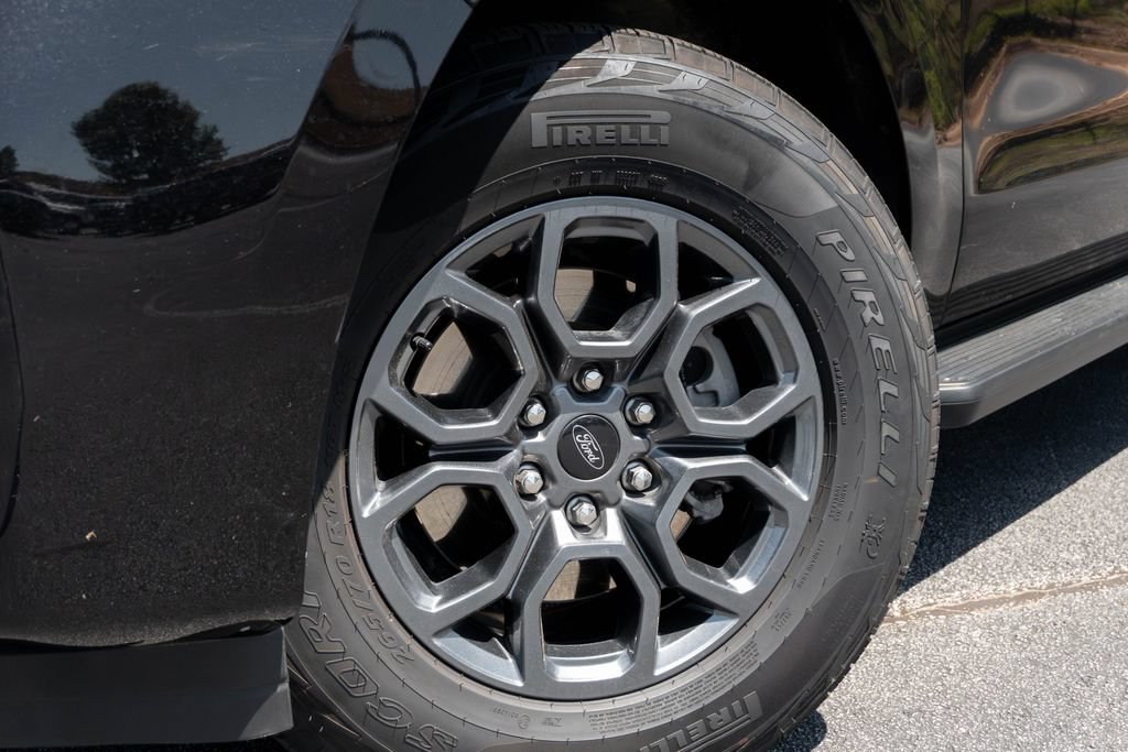 Used 2025 Ford Expedition Max Active RWD image 2
