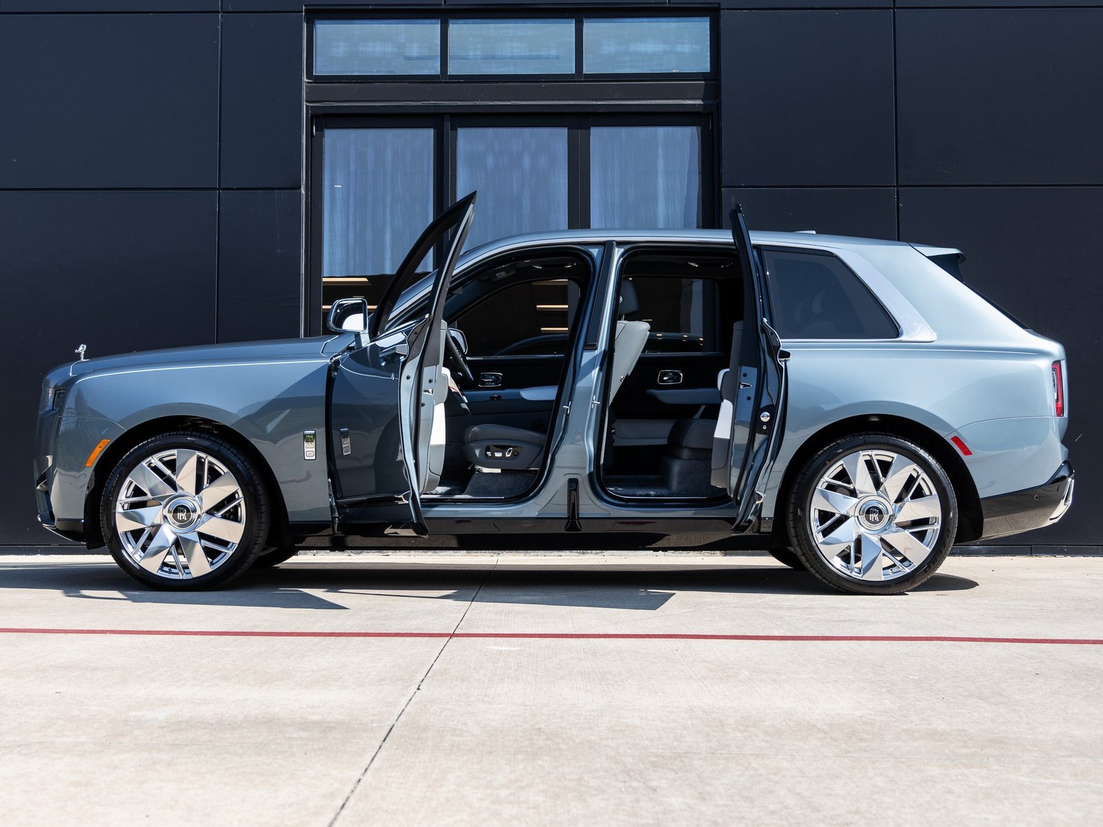 New 2026 Rolls-Royce Cullinan image 11