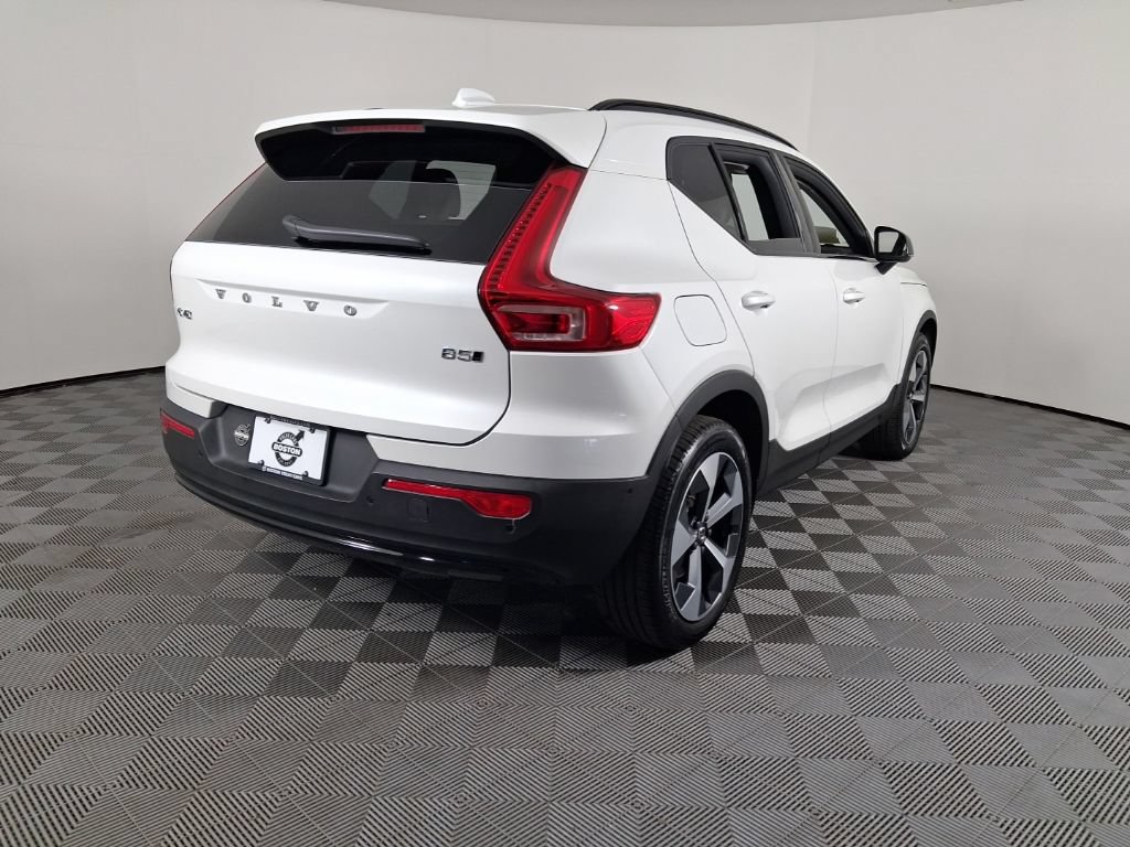 Certified 2026 Volvo XC40 B5 Plus AWD/4WD image 11
