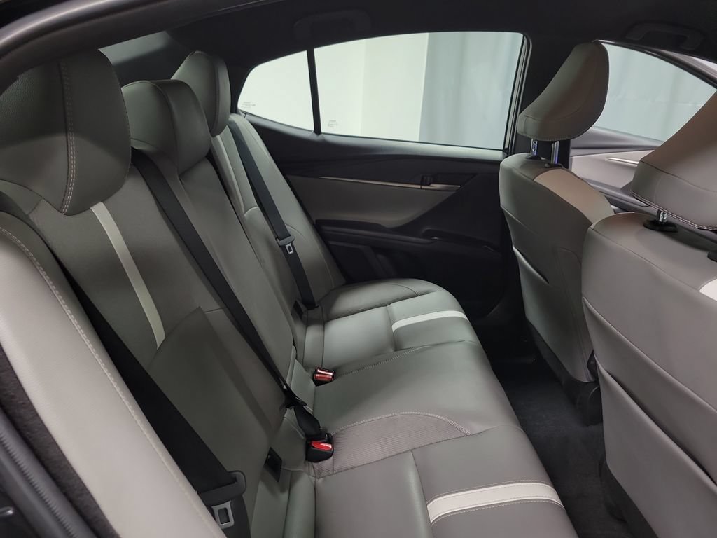 Used 2026 Toyota Camry SE w/ Convenience Package FWD image 32
