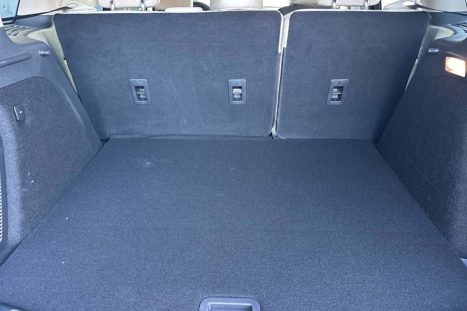 Used 2025 Lincoln Corsair Premiere w/ Equipment Group 101A image 16