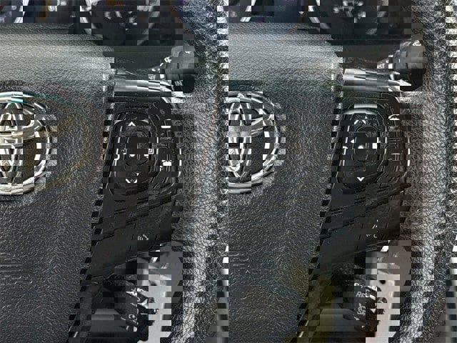 Used 2016 Toyota Camry LE image 14