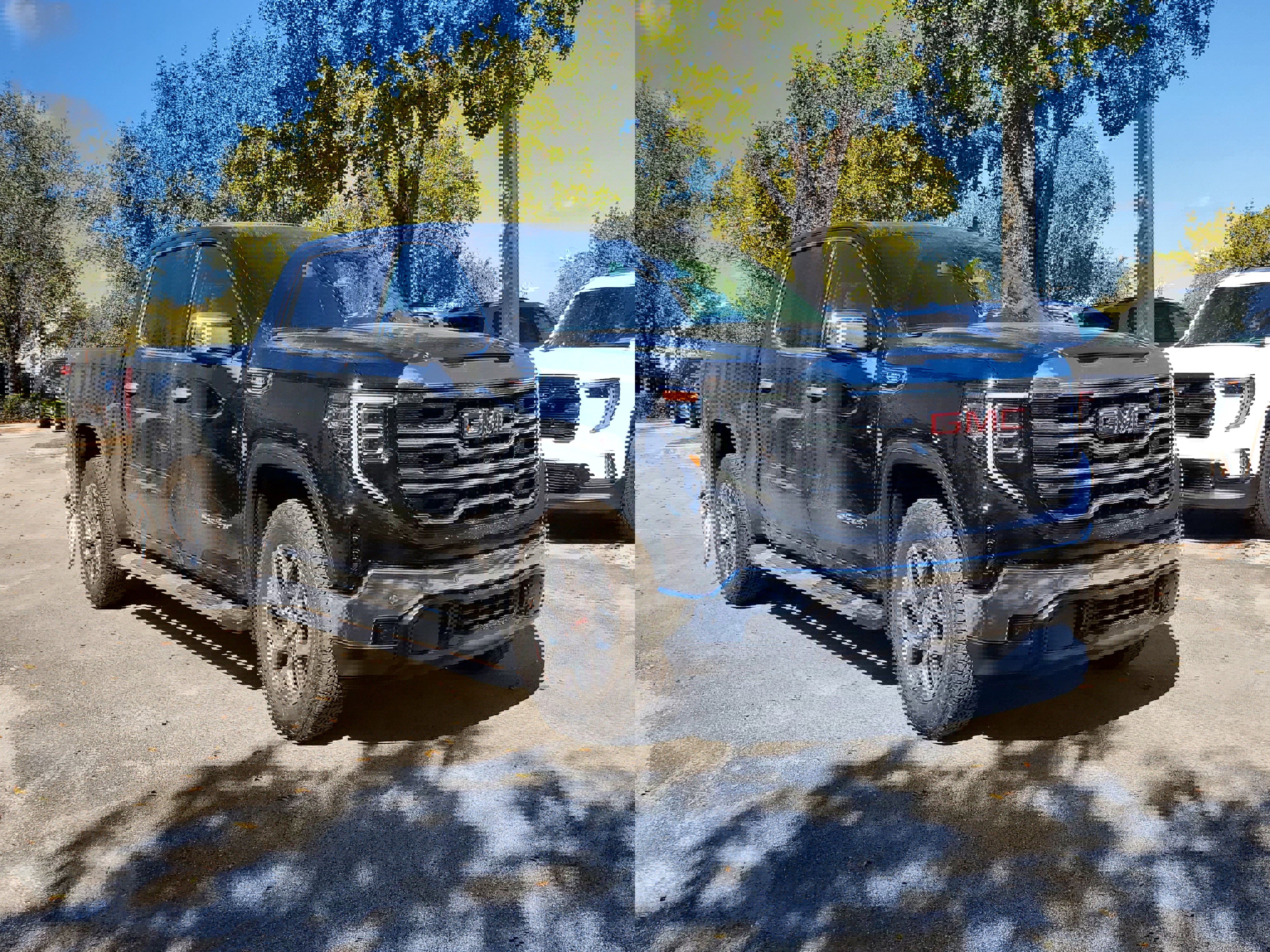 New 2026 GMC Sierra 1500 SLT image 3