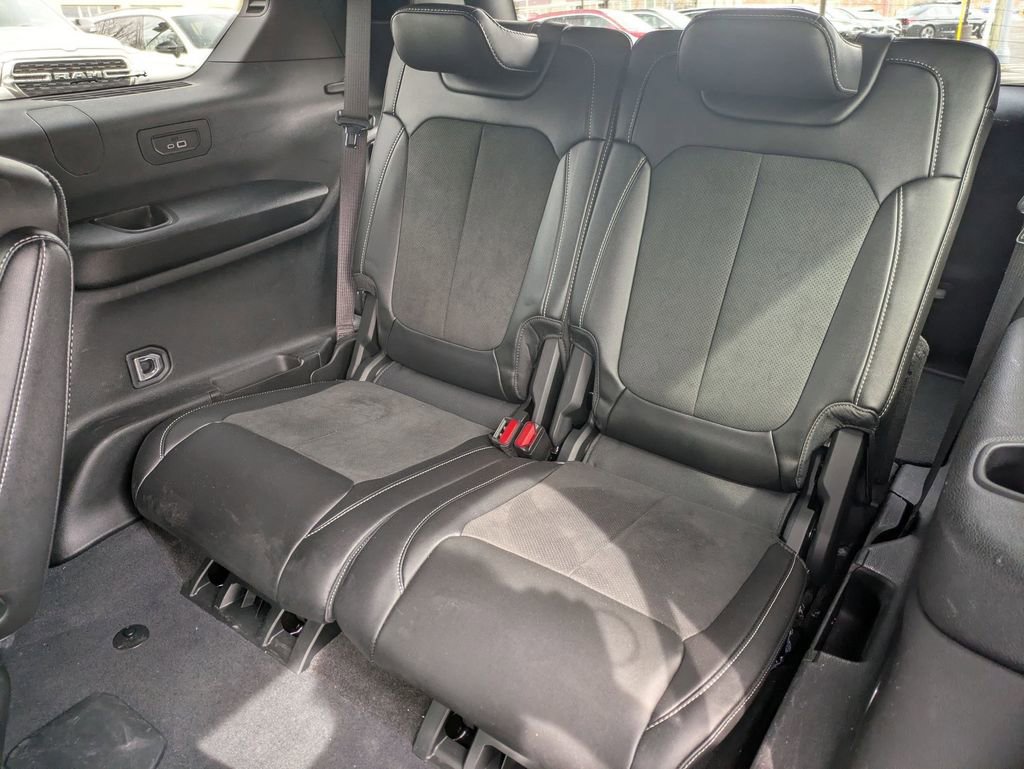 Used 2023 Jeep Grand Cherokee L Laredo image 21