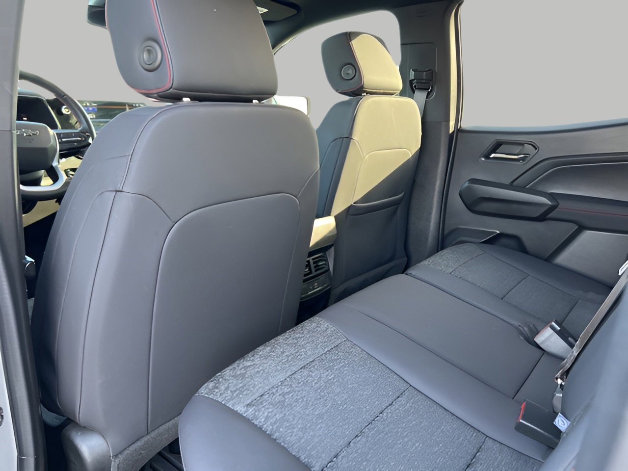 Used 2024 Chevrolet Colorado Z71 w/ Z71 Convenience Package 2 image 31